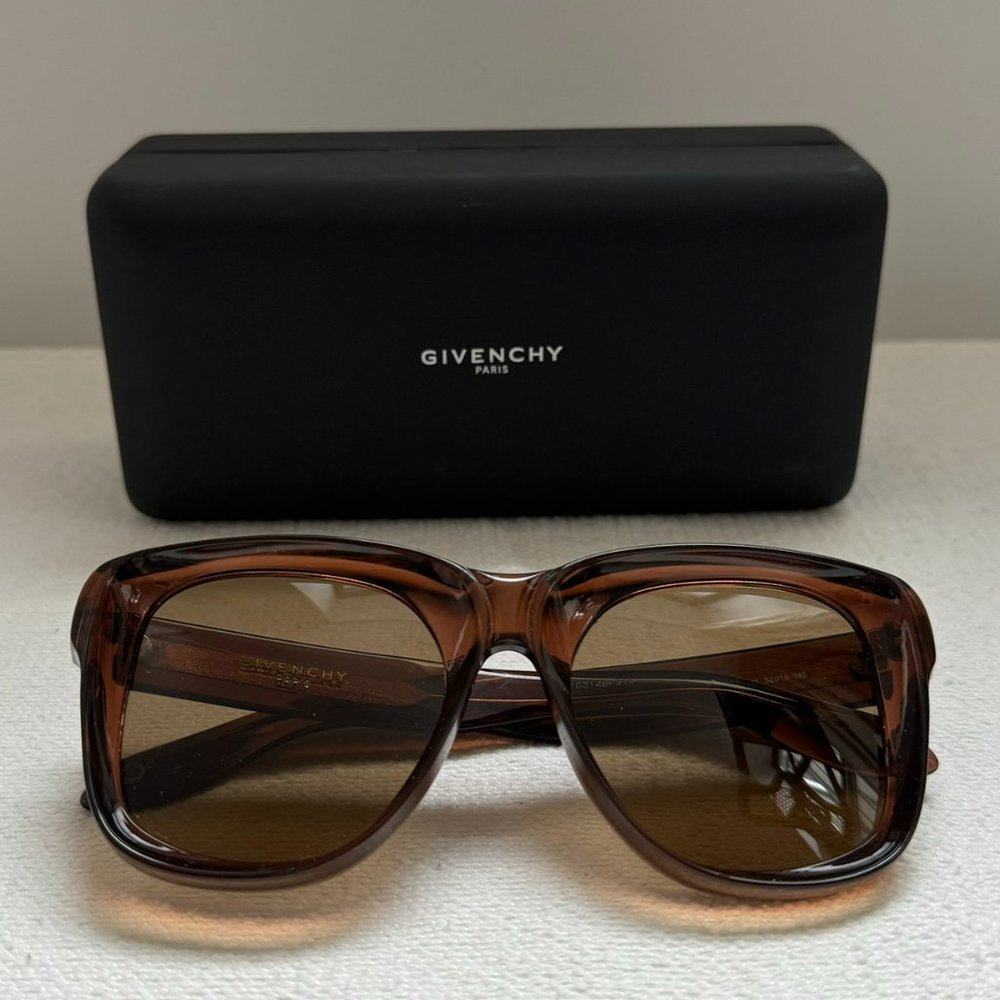 GIVENCHY - OVERSIZED Y2K SUNGLASSES